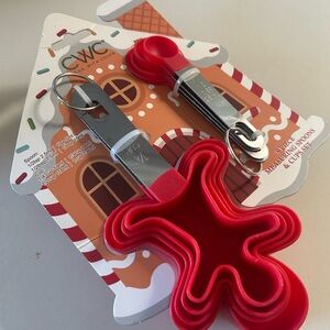 Red Gingerbread Measuring Cups and Spoons Set